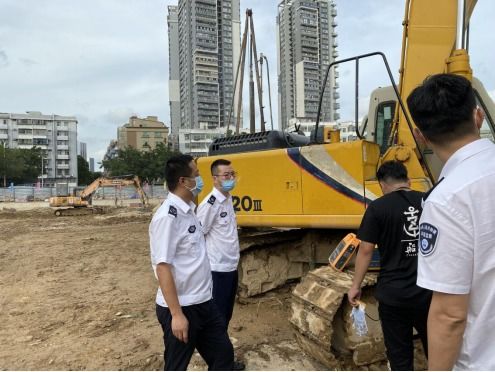 西鄉在全市首創黃綠標簽制度，非道路移動機械設備進入身份管理新局面